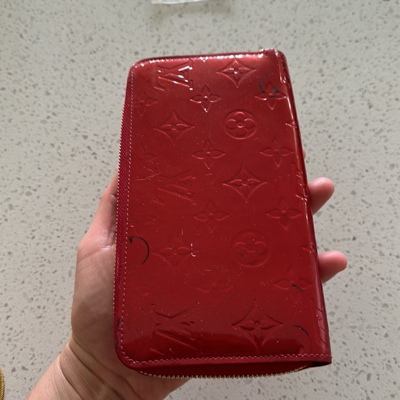 Louis Vuitton Vernis Patent Leather Monogram Zip Around Red Wallet - Picture 6 of 7